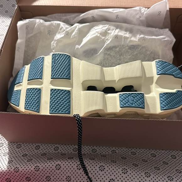 ON Clouds “Cloudmonster” New - Picture 4 of 7